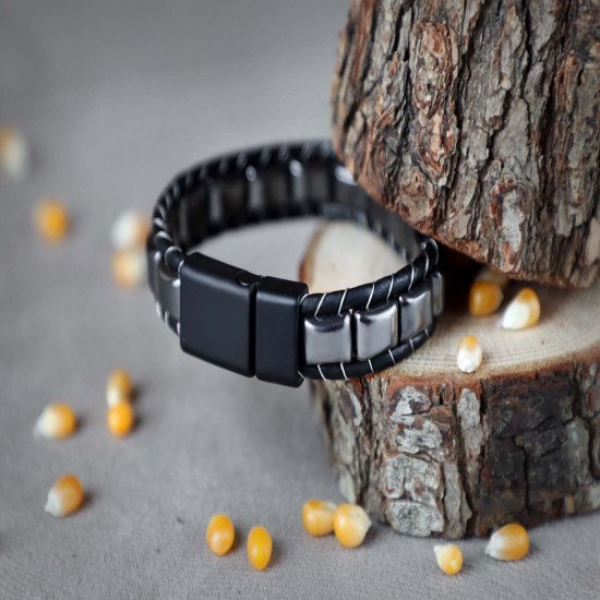 Örgülü deri ve hematit taşlı maskülen erkek bileklik Hematit taşlı örgülü doğal deri maskülen erkek bileklik