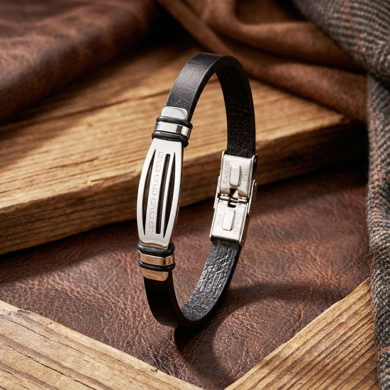 Siyah Deri ve Çelik Motif Detaylı Erkek Bileklik Siyah Deri ve Çelik Motif Detaylı Erkek Bileklik