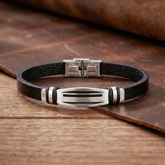 Siyah Deri ve Çelik Motif Detaylı Erkek Bileklik Siyah Deri ve Çelik Motif Detaylı Erkek Bileklik