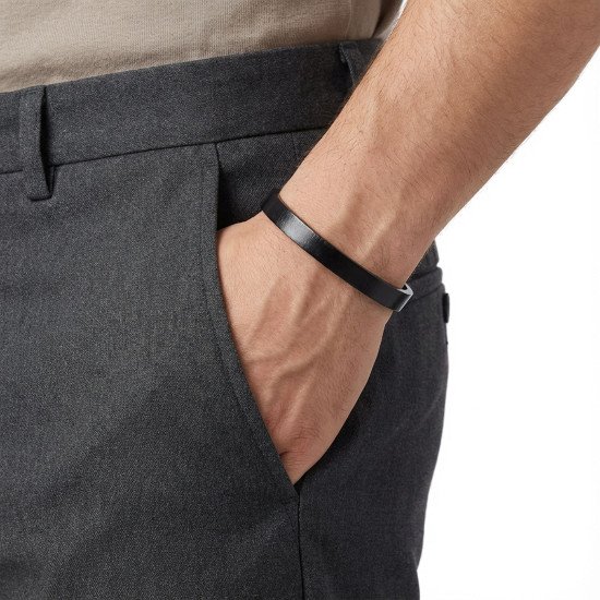 Siyah Mat Deri Detaylı Çelik Kilitli Erkek Bileklik