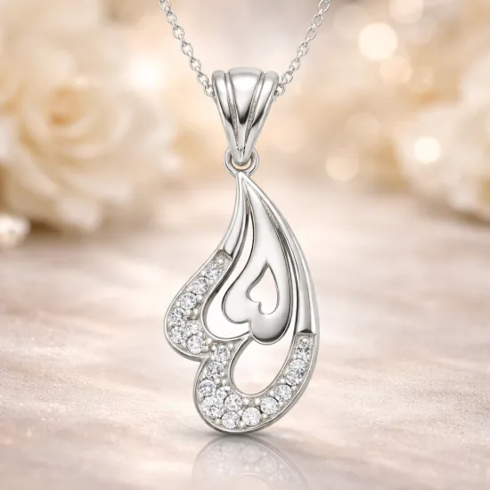 Gümüş Kalpli Bayan Kolye