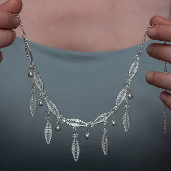 Gümüş Sonsuz Yaprak Telkari Kadın Kolye Gümüş Sonsuz Yaprak Telkari Kadın Kolye