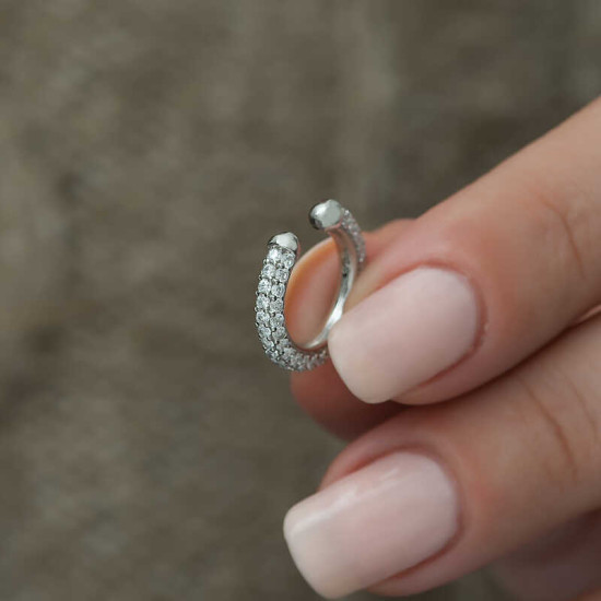 Gümüş Taşlı Halka Kıkırdak Küpe Gümüş Taşlı Halka Kıkırdak Küpe