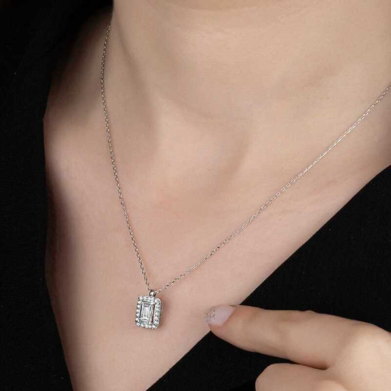 Swarovski Taşlı Gümüş Baget Bayan Kolye Swarovski Taşlı Gümüş Baget Bayan Kolye