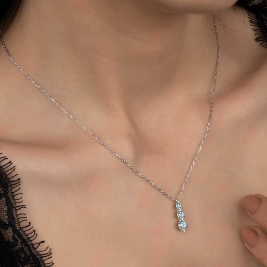 Swarovski Taşlı Gümüş Üçtaş Tektaş Bayan Kolye Swarovski Taşlı Gümüş Üçtaş Tektaş Bayan Kolye