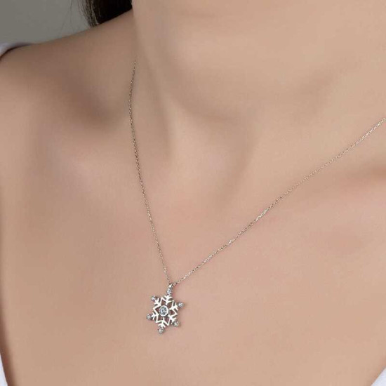 Swarovski Taşlı Gümüş Kartanesi Bayan Kolye Swarovski Taşlı Gümüş Kartanesi Bayan Kolye