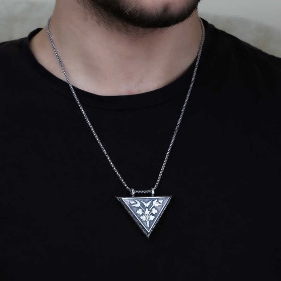 Gümüş Üçgen İçi Açılabilen Çiçek Muskalık Kolye Gümüş Üçgen İçi Açılabilen Çiçek Muskalık Kolye