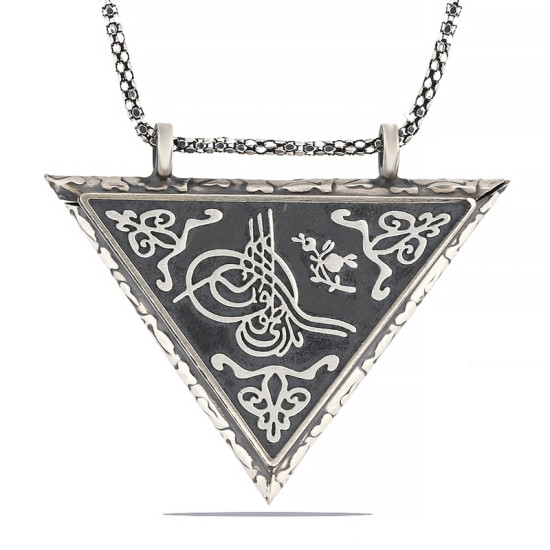Gümüş Üçgen İçi Açılabilen Tuğra Muskalık Kolye Gümüş Üçgen İçi Açılabilen Tuğra Muskalık Kolye