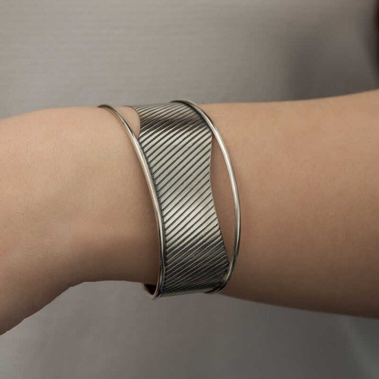 Gümüş Eskitme Desenli Bayan Bilezik Gümüş Eskitme Desenli Bayan Bilezik