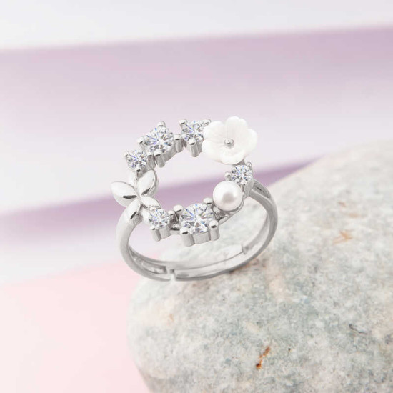 Gümüş Ayarlanabilir Manolya Çiçeği Kadın Yüzük Gümüş Ayarlanabilir Manolya Çiçeği Kadın Yüzük