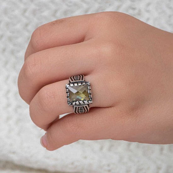 Gümüş Zeytin Yeşili Zirkon Taşlı Çocuk Erkek Yüzük Gümüş Zeytin Yeşili Zirkon Taşlı Çocuk Erkek Yüzük