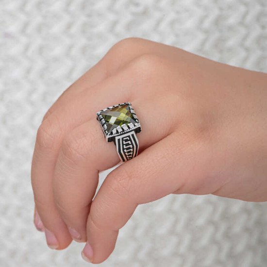 Gümüş Zeytin Yeşili Zirkon Taşlı Çocuk Erkek Yüzük Gümüş Zeytin Yeşili Zirkon Taşlı Çocuk Erkek Yüzük