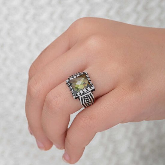 Gümüş Zeytin Yeşili Zirkon Taşlı Çocuk Erkek Yüzük Gümüş Zeytin Yeşili Zirkon Taşlı Çocuk Erkek Yüzük