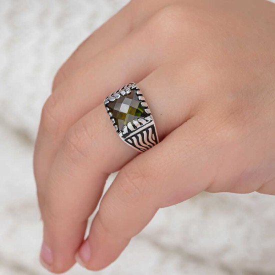 Gümüş Zeytin Yeşili Zirkon Taşlı Çocuk Erkek Yüzük Gümüş Zeytin Yeşili Zirkon Taşlı Çocuk Erkek Yüzük