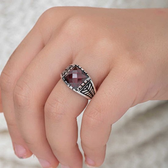 Gümüş Kırmızı Zirkon Taşlı Çocuk Erkek Yüzük Gümüş Kırmızı Zirkon Taşlı Çocuk Erkek Yüzük