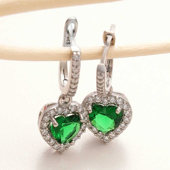 Gümüş Yeşil Taşlı Kalpli Kadın Küpe Gümüş Yeşil Taşlı Kalpli Kadın Küpe