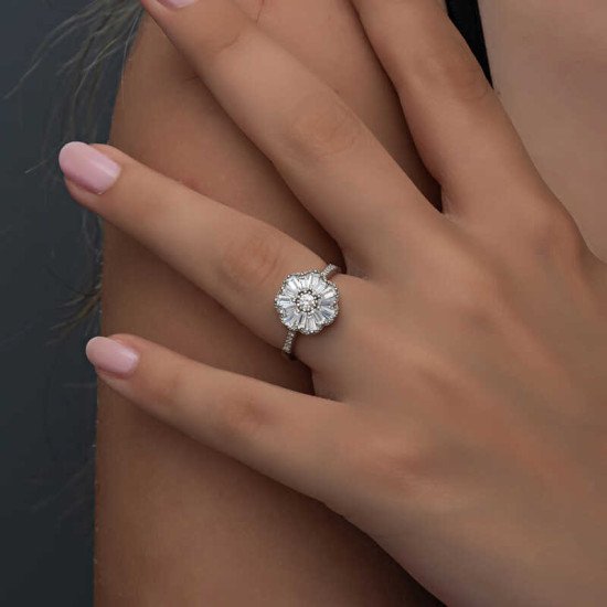 Gümüş Baget Taşlı Kadın Yüzük Gümüş Baget Taşlı Kadın Yüzük