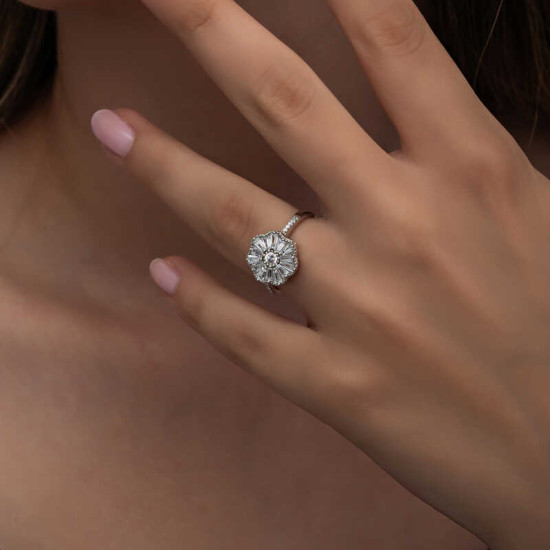 Gümüş Baget Taşlı Kadın Yüzük Gümüş Baget Taşlı Kadın Yüzük