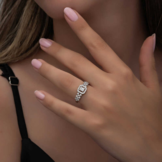 Gümüş Baget Taşlı Kadın Yüzük Gümüş Baget Taşlı Kadın Yüzük