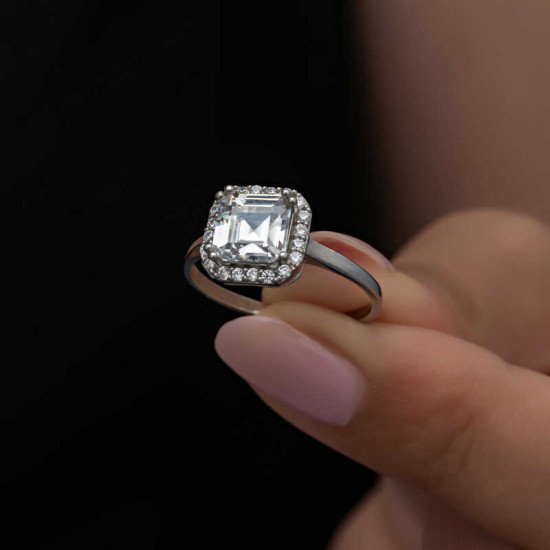 Gümüş Baget Taşlı Kadın Yüzük Gümüş Baget Taşlı Kadın Yüzük