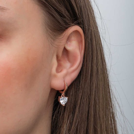 Gümüş Rose Beyaz Taşlı Kalpli Kadın Küpe Gümüş Rose Beyaz Taşlı Kalpli Kadın Küpe