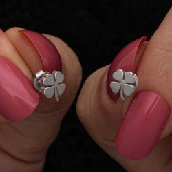 Gümüş Yonca Çivili Kadın Küpe Gümüş Yonca Çivili Kadın Küpe