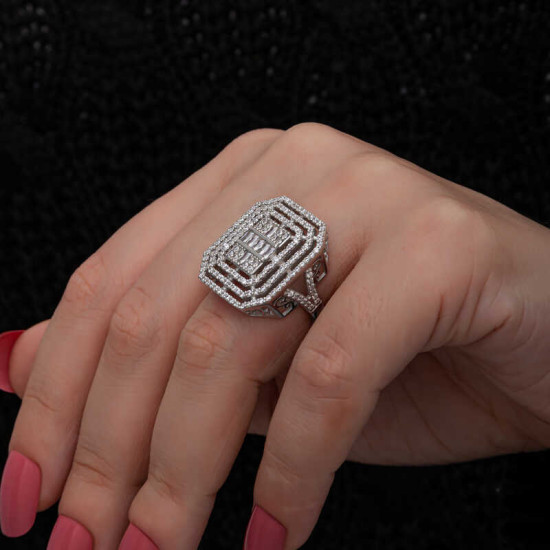 Gümüş Baget Taşlı Kadın Yüzük Gümüş Baget Taşlı Kadın Yüzük