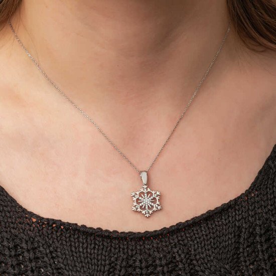 Gümüş Kar Tanesi Kadın Kolye Gümüş Kar Tanesi Kadın Kolye