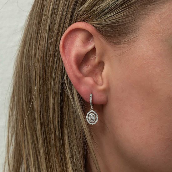 Gümüş Oval Taşlı Sallantılı Küpe Gümüş Oval Taşlı Sallantılı Küpe