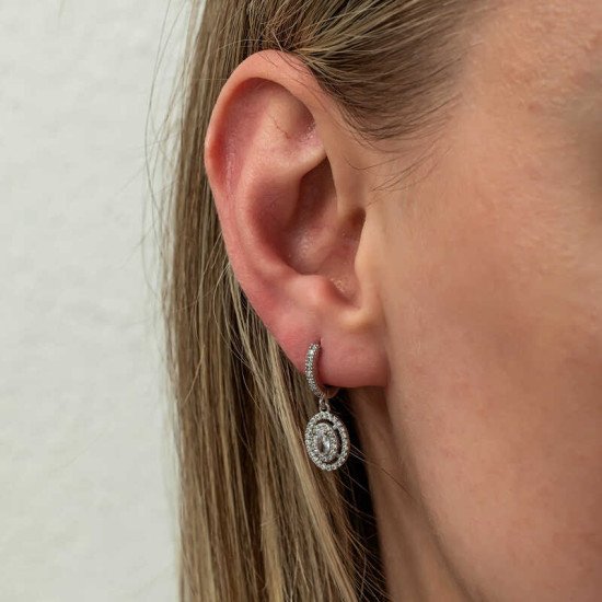 Gümüş Oval Taşlı Sallantılı Küpe Gümüş Oval Taşlı Sallantılı Küpe