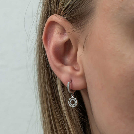 Gümüş Sallantılı Halka Kadın Küpe Gümüş Sallantılı Halka Kadın Küpe