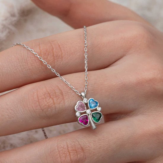 Gümüş Renkli Taşlı Kalp Figürlü Yonca Kolye