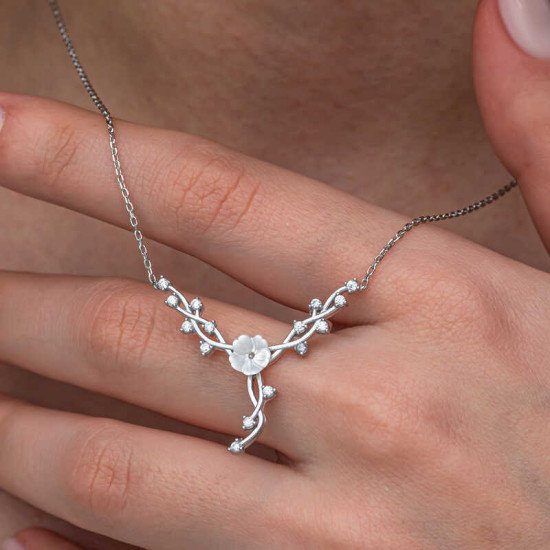 Gümüş Manolya Çiçeği Sarmaşık Kadın Kolye