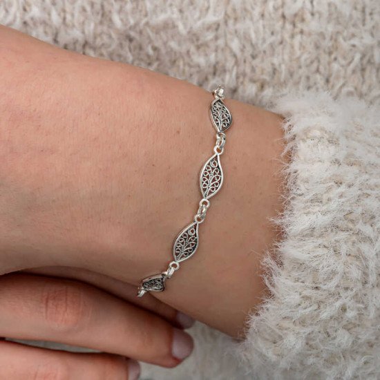 Gümüş Telkari Yaprak Desenli Kadın Bileklik Gümüş Telkari Yaprak Desenli Kadın Bileklik