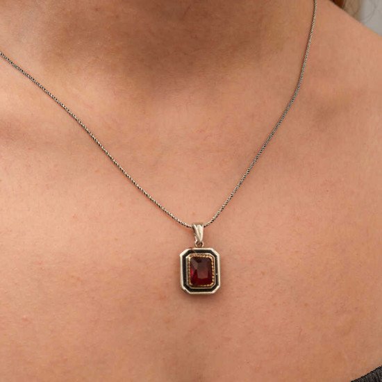 Gümüş Kırmızı Taşlı Dikdörtgen Kadın Kolye Gümüş Kırmızı Taşlı Dikdörtgen Kadın Kolye