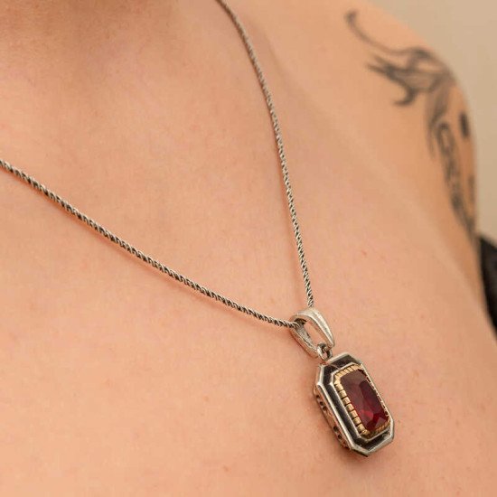 Gümüş Kırmızı Taşlı Dikdörtgen Kadın Kolye Gümüş Kırmızı Taşlı Dikdörtgen Kadın Kolye